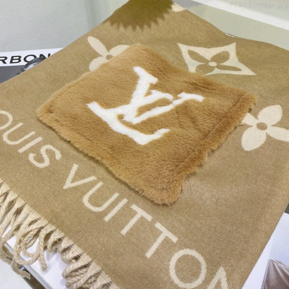 ๐โจAUTHENTICโจ๐Louis Vuitton scarf - Picture 1 of 7